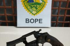 Policiais do BOPE apreendem um veículo e uma arma de fogo em Colombo (RMC)