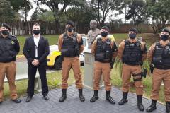 Policiais militares são homenageados por atuação em situação de cárcere privado em Capitão Leônidas Marques (PR)