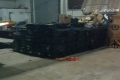 Caminhão tomba e BPRv localiza 135 caixas de cigarros no Noroeste do estado