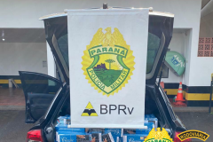 Homem abandona veículo com 15 caixas de cigarros contrabandeados em Cruzeiro do Oeste