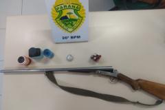 Nos Campos Gerais, PM prende duas pessoas e apreende armas e munições em situações distintas