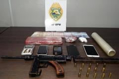 Denúncias da população auxiliam na apreensão de submetralhadora e drogas no Norte do estado