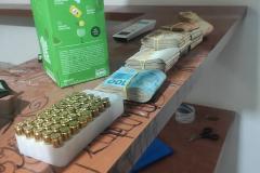 PM descobre laboratório de drogas e prende dois envolvidos no Botiatuvinha, em Curitiba