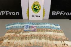 Durante a Operação Hórus, BPFron apreende 80 pneus e 16 mil maços de cigarros contrabandeados no Oeste do estado