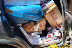 Carro carregado com mais de 12 mil maços de cigarros é apreendido pelo BPRv no Oeste do estado