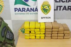 Em situações distintas, BPFron apreende 300 garrafas de vinho e 38 tabletes de maconha no Oeste do estado