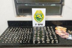 Em Londrina (PR), PM apreende drogas, dinheiro e evita que ilícitos sejam jogados na PEL I em situações distintas