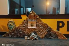 BPRv apreende carro carregado com quase 400 quilos de maconha em Iporã (PR)