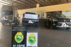 BPFron apreende carros e 9 mil de pacotes de cigarro contrabandeado do Paraguai em Terra Roxa (PR)