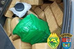 Carro com mais de 500 quilos de maconha é encontrado pela PM estacionado em Guaíra (PR)