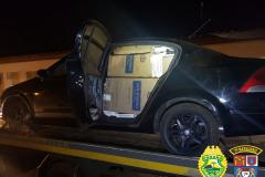 Carro com rádio comunicador lotado de cigarros paraguaios é apreendido pela PM em Cidade Gaúcha (PR)