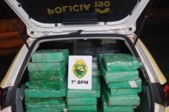 No Noroeste do estado, PM apreende 170 quilos de maconha, arma e contrabandos