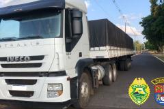 Caminhão carregado com 400 mil maços de cigarros é apreendido pela PM no Noroeste do estado