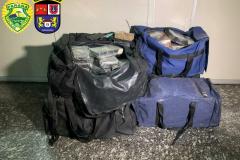 PM intercepta carga de 218 quilos de cocaína que iria para o Porto de Paranaguá; quatro são presos