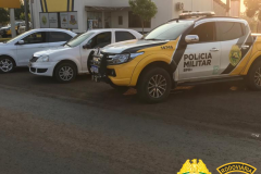 BPRv apreende dois carros carregados com três mil cigarros e dois equipados com rádio transmissor no Paraná