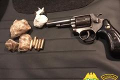 BPRv apreende arma de fogo e drogas durante patrulhamento em Cascavel (PR)