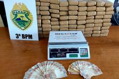 No Sudoeste, PM apreende quase 80 quilos de maconha e recupera um carro