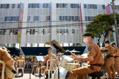 Banda da PM faz apresentação para pacientes do Hospital Pequeno Príncipe em comemoração ao Dia das Crianças