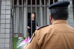 Colégio da Polícia Militar presta homenagem aos professores com entrega de mimo em casa