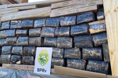 Em meio a carga de móveis, PM encontra 4,7 toneladas de maconha em Toledo; a apreensão é a maior do BPRv neste ano
