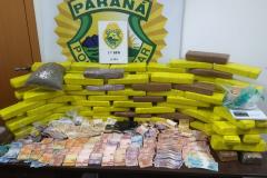 PM flagra venda de drogas e apreende mais de 50 quilos de maconha na Fazenda Rio Grande, na RMC