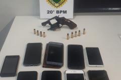 Casal suspeito de praticar diversos roubos é preso pela PM com arma de fogo e sete celulares roubados em Curitiba