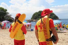 Orientação dos guarda-vidas e conscientização do cidadão fazem diminuir número de salvamentos no litoral na primeira quinzena do verão