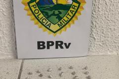 Ao cumprir Mandado Judicial, Polícia Rodoviária encaminha homem e apreende crack em Guaratuba, no Litoral do Paraná
