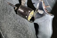 Denúncia anônima leva BOPE a apreender porções de drogas e uma arma de fogo em Paranaguá, no Litoral do estado