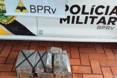 Mais de 20 quilos de maconha são apreendidos e responsável pelo transporte é preso, em Santa Helena (PR)