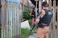 PM cumpre mandados judiciais no Litoral e encaminha dois homens por tráfico durante a Operação Vida