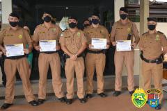 Policiais militares do 4º BPM recebem homenagem de Destaque do Mês e Destaque Operacional