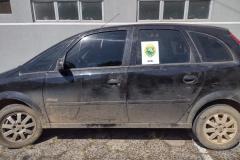 BPRv apreende mais de 400 garrafas de bebidas contrabandeadas e recupera um carro no Paraná