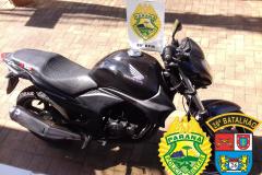 PM prende dois homens e apreende 23 munições e uma motocicleta nos Campos Gerais