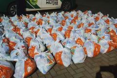 Polícia Ambiental e a sociedade civil organizada de Maringá (PR) doam 100 cestas básicas a famílias e entidades assistenciais