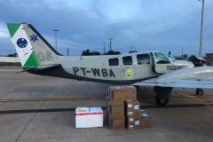 Aeronaves da PM levam vacinas e insumos para municípios do Interior do Paraná