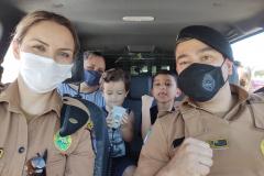 23º Batalhão da PM presta homenagem a tenente que faleceu em serviço e recebe sua família em Curitiba