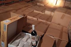 Duas mil garrafas de vinho contrabandeado da Argentina são apreendidas pela PM em São Jorge D’Oeste, no interior do estado