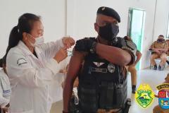 Policiais e bombeiros militares começam a ser vacinados contra a Covid-19 em todo o estado