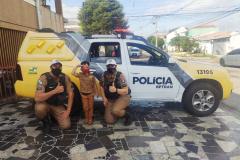 Policiais do BPTran visitam menino com Transtornos do Espectro Autista (TEA) em Curitiba
