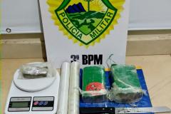 No Sudoeste do estado, PM prende três homens e apreende espingarda e mais de 800 gramas de maconha
