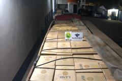 BPFron e Receita Federal apreendem caminhão carregado com 45 mil pacotes de cigarros contrabandeados no Oeste do estado