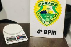 Em Maringá (PR), PM encaminha três pessoas e apreende uma arma de fogo, munições e drogas