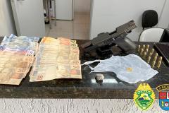 Homem é preso pela PM portando uma pistola e 14 munições em Marialva, no Noroeste do estado