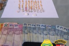 Em Maringá (PR), PM prende homem e apreende mais de 80 pedras de crack e dinheiro