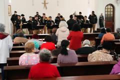 Apresentação da Banda de Música da PM em asilo muda rotina de idosos na Capital