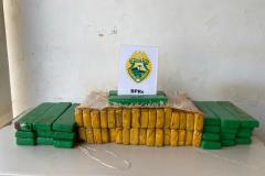 Trio com mais de 50 quilos de maconha é encaminhado pelo BPRv em Nova Tebas, no Centro-Sul do estado