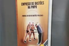 Oficiais da PM lançam livro sobre emprego de bastões em ocorrências policiais