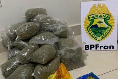 Passageiro de ônibus que seguia para Umuarama com maconha é preso pelo BPFron em Xambrê