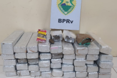 Polícia Rodoviária apreende 132 quilos de maconha em carro e ônibus de viagem, no Norte do estado